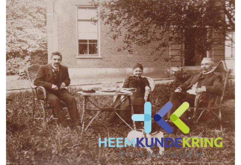 br 82 fam vd Hoogen in tuin